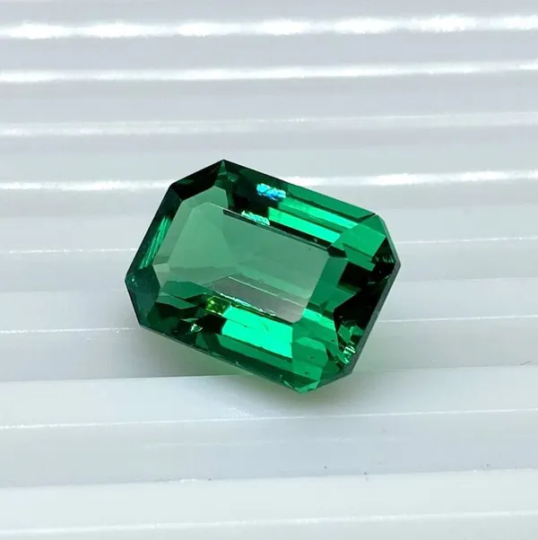 9.25_Ratti_Green_Emerald_(Panna)_Natural_Loose_Gemstone