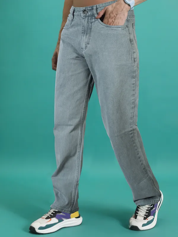 Trend_Alert:_Loose_Fit_Denim