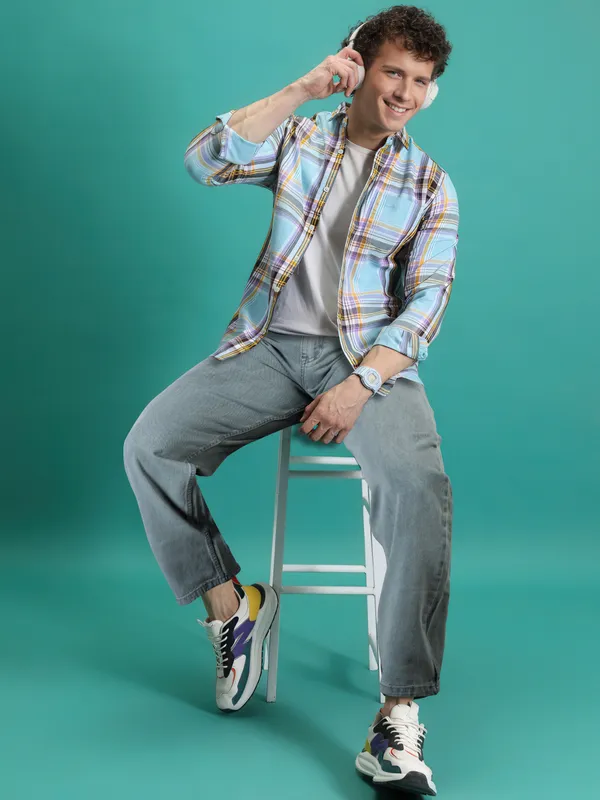 Trend_Alert:_Loose_Fit_Denim