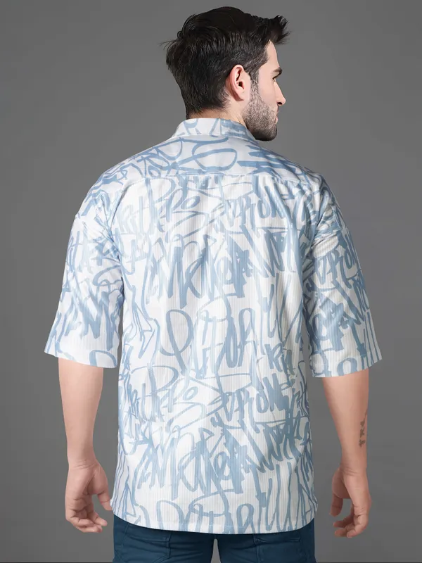 Roomy_and_Comfortable_Men's_Shirts