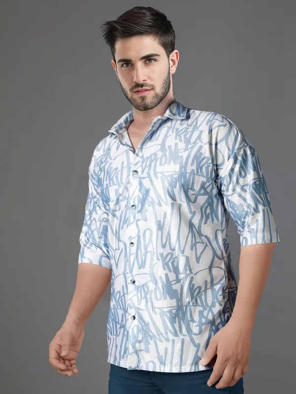Roomy_and_Comfortable_Men's_Shirts