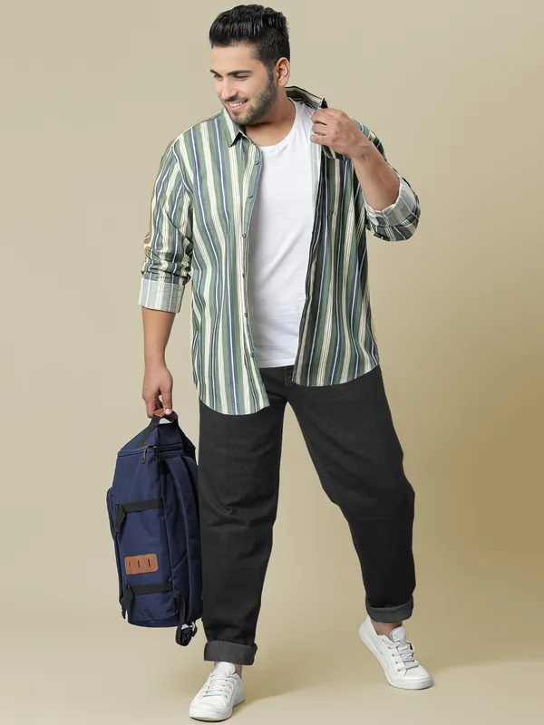 Redefining_Plus_Size_Denim:_Stylish_&_Comfortable