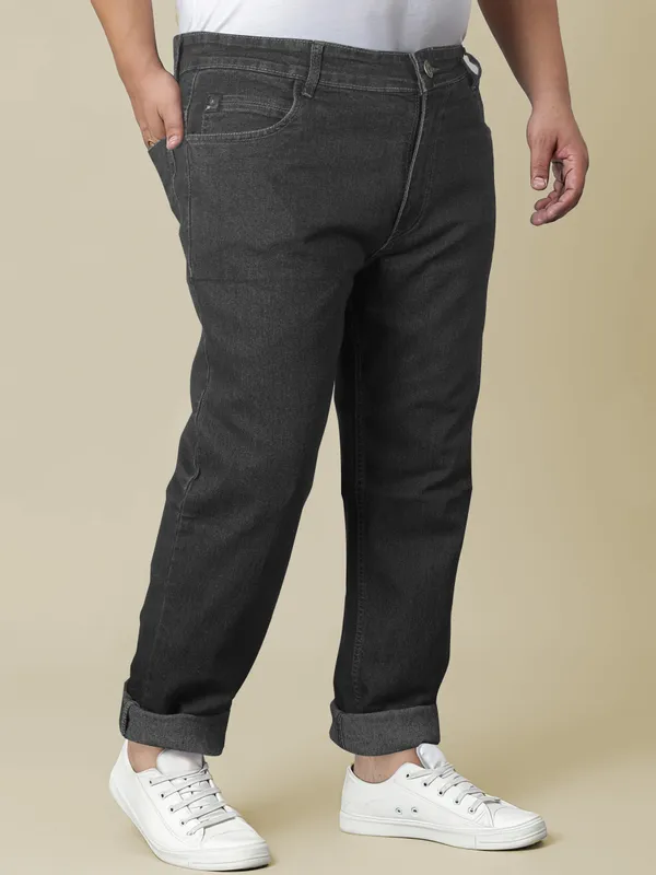 Redefining_Plus_Size_Denim:_Stylish_&_Comfortable