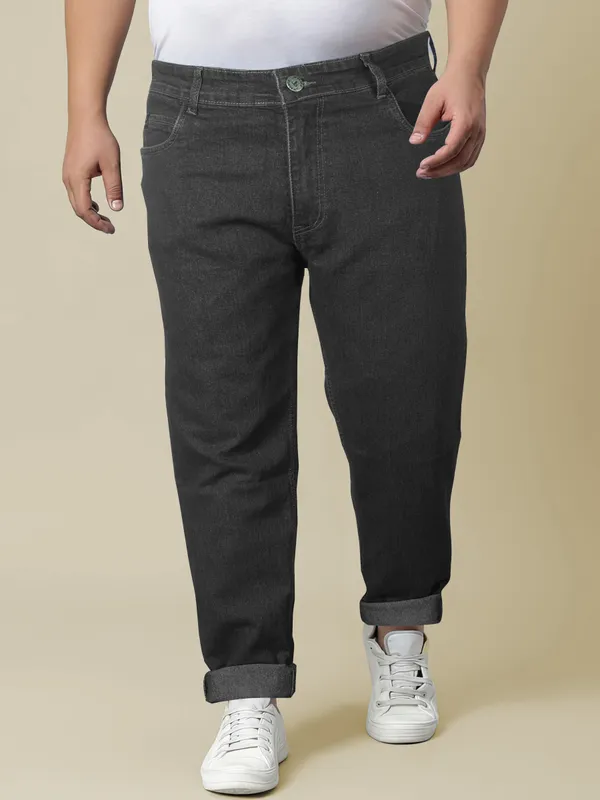 Redefining_Plus_Size_Denim:_Stylish_&_Comfortable