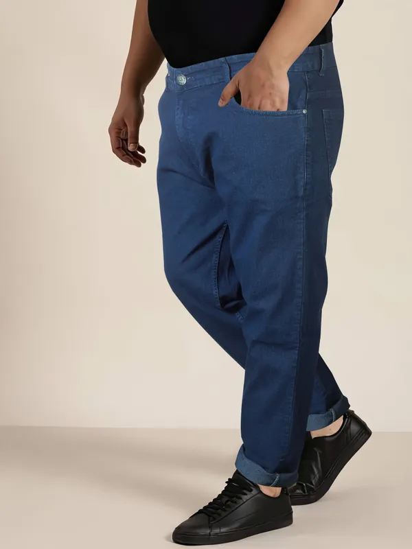 Confidence_in_Every_Curve:_Plus_Size_Jeans