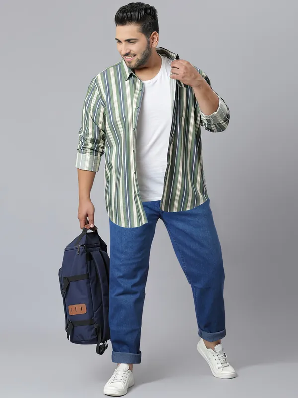 Find_Your_Fit,_Flaunt_Your_Curves:_Plus_Size_Jeans