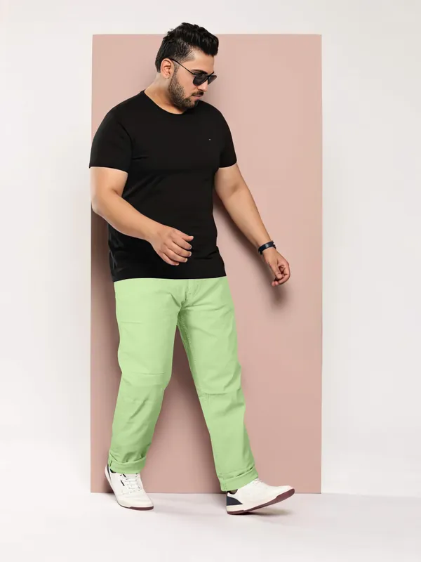 Embrace_Your_Curves:_Stylish_Plus_Size_Denim