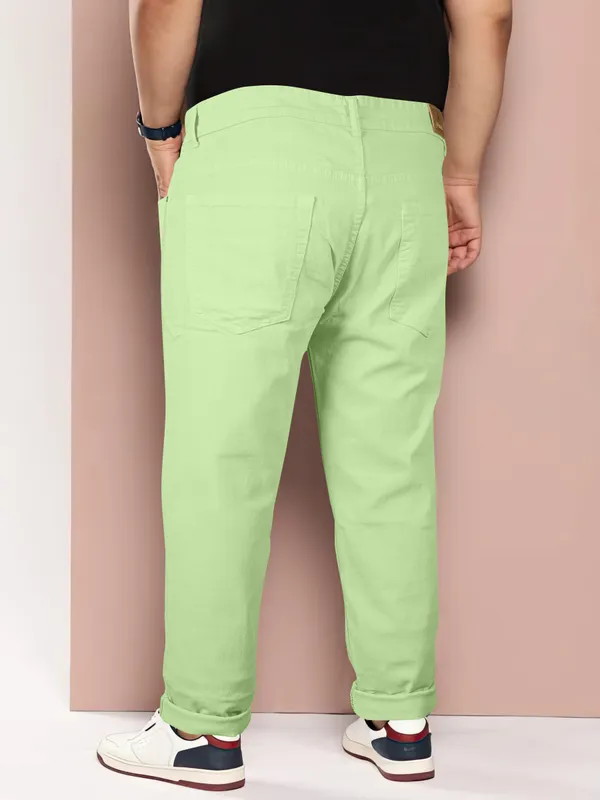Embrace_Your_Curves:_Stylish_Plus_Size_Denim