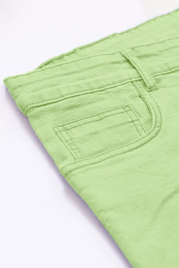 Embrace_Your_Curves:_Stylish_Plus_Size_Denim
