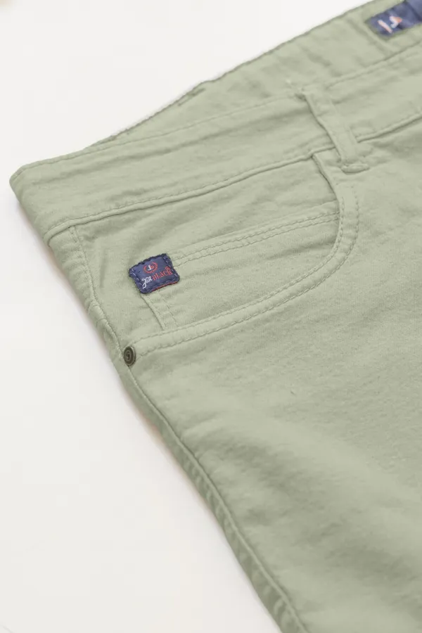 Confidence_in_Every_Curve:_Plus_Size_Jeans