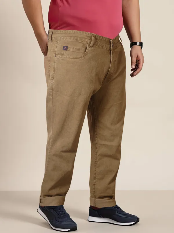 The_Plus_Size_Powerhouse:_Jeans_That_Fit