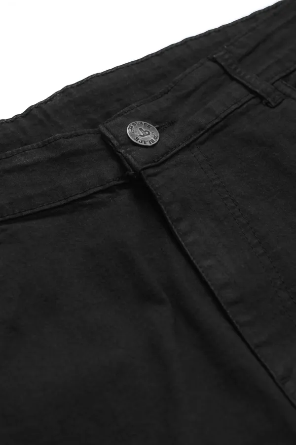 Embrace_Your_Curves:_Stylish_Plus_Size_Denim