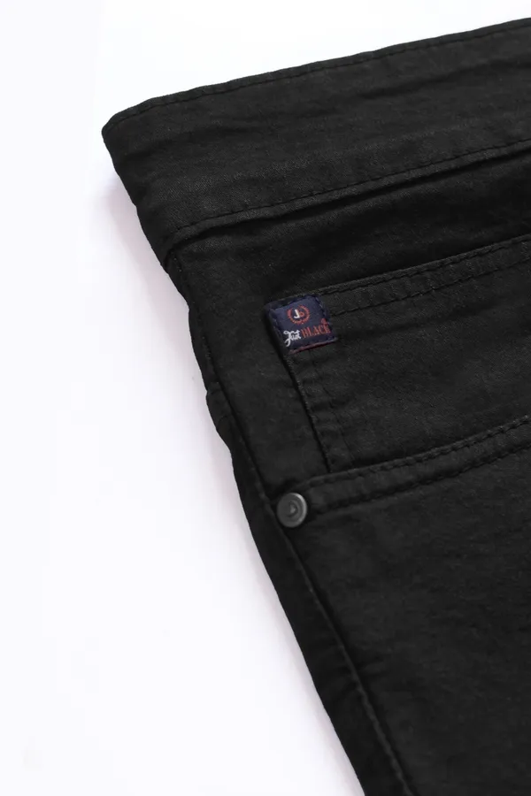 Embrace_Your_Curves:_Stylish_Plus_Size_Denim