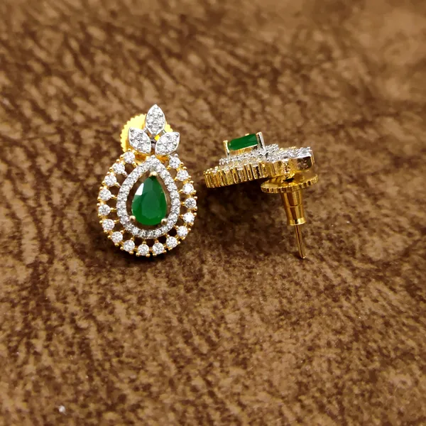 Emerald_Green_Teardrop_Diamond_Black_Beads_Mangalsutra_Set_with_Earrings