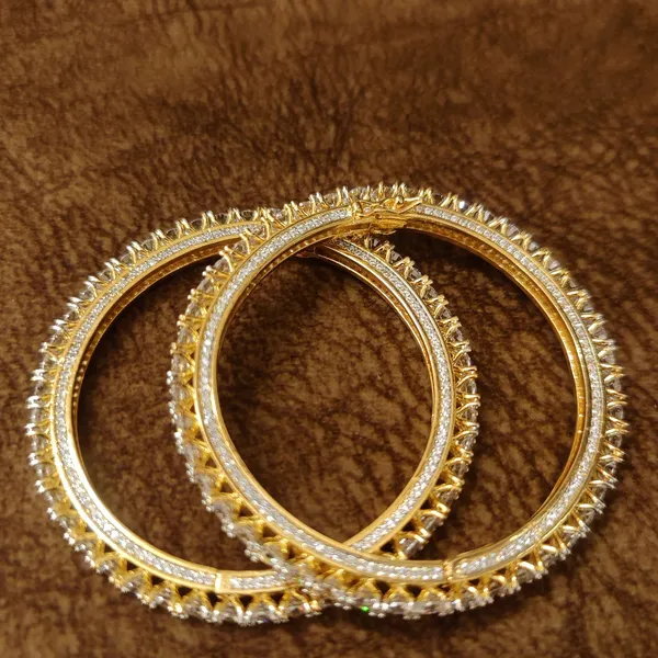 Eternal_Spark_CZ_Openable_Diamond_Look_Gold_Bangle