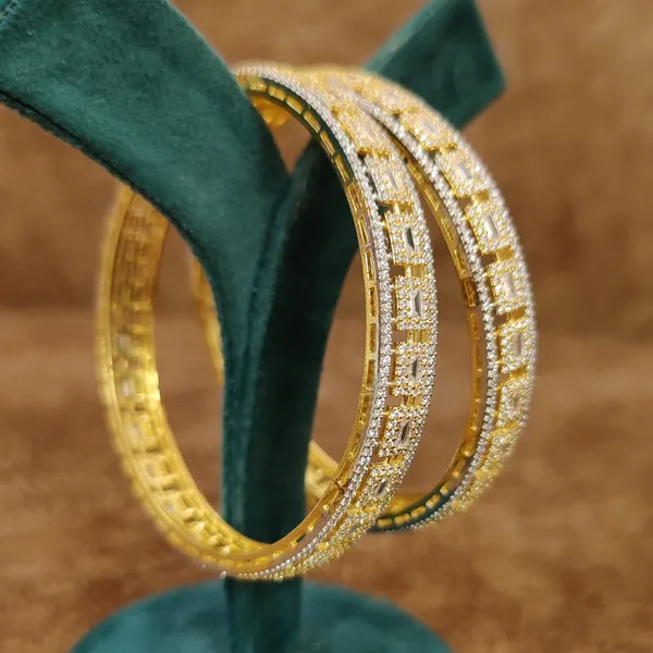 PREMIUM_DIAMOND_LOOK_GOLD_PLATED_BANGLES