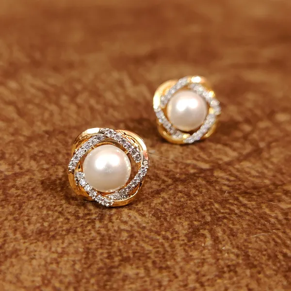 Pearl_Studded_Gold_Plated_Diamond_Look_Studs