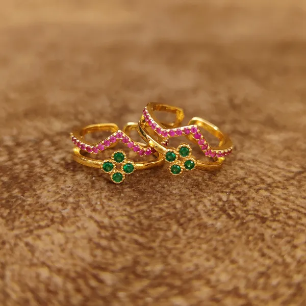 RUBY_&_EMERALD_GOLD_PLATED_TOE_RINGS