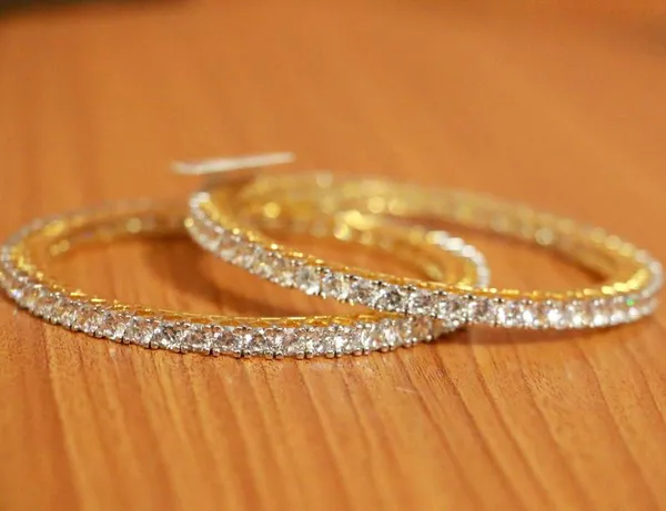 Diamond_Look_4_mm_Single_Line_Solitaire_Gold_Bangles