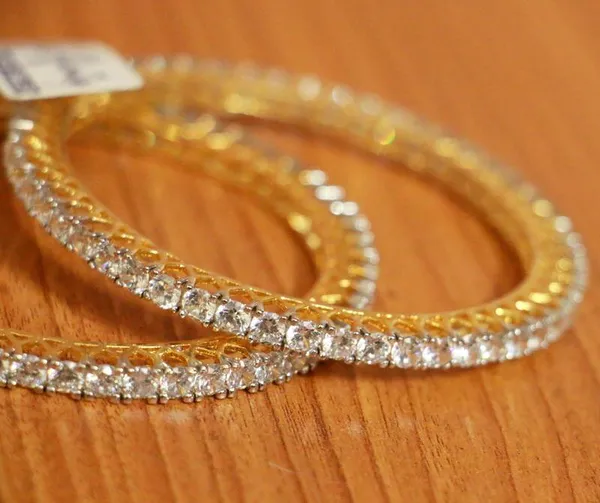 Diamond_Look_4_mm_Single_Line_Solitaire_Gold_Bangles