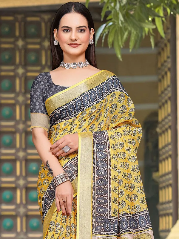 Yellow_Linen_Digital_Print_Saree_With__Unstitched_Blouse_Piece