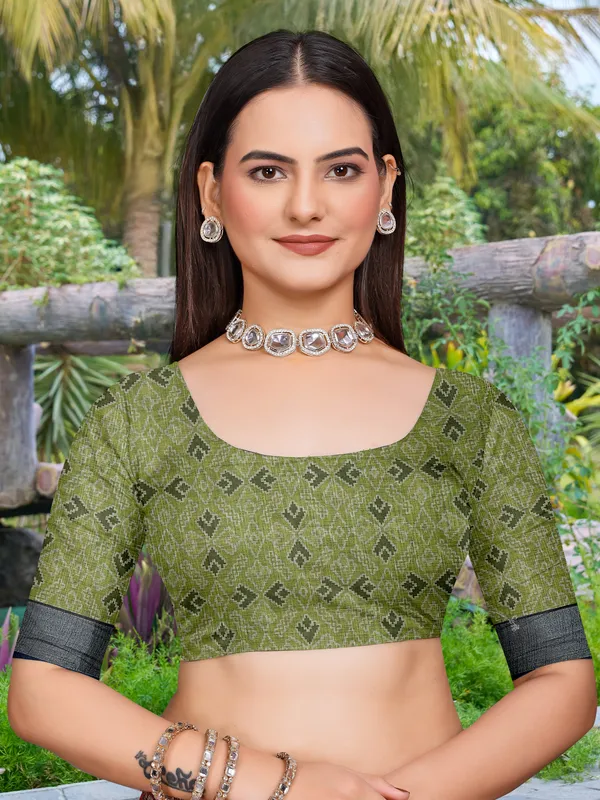 Green_Linen_Digital_Print_Sari_With_Unstitched_Blouse_Piece