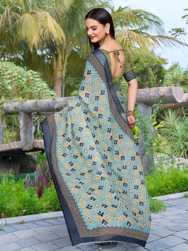 Green_Linen_Digital_Print_Sari_With_Unstitched_Blouse_Piece