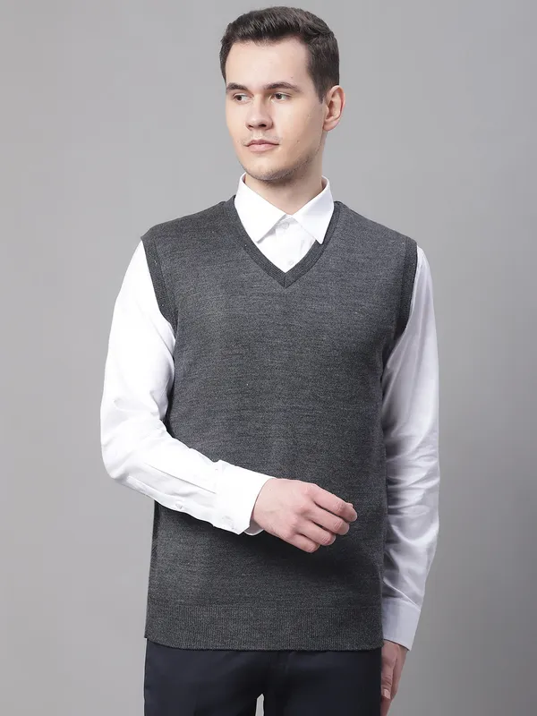 Reversible_Knitted_Woolen_Sleeveless_Pullover_–_Dual-Color