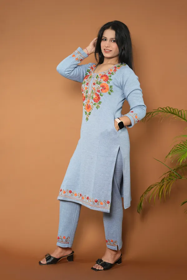 MHIZHA_Knitted_Woolen_Kurta_with_Pants_-Kashmiri_Embroidery_&_Pockets