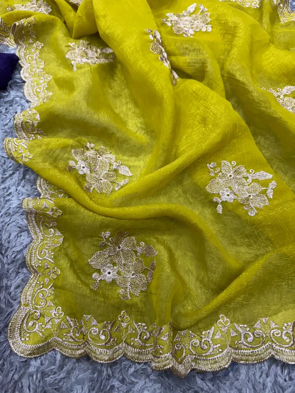Perot_Crush_Silk_Floral_Embroidered_Saree