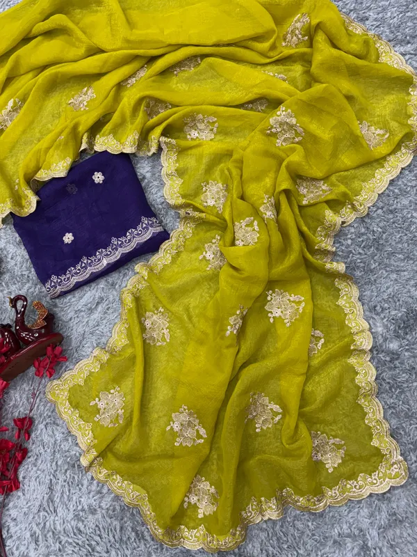 Perot_Crush_Silk_Floral_Embroidered_Saree