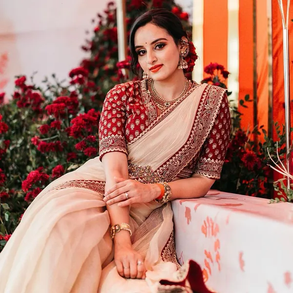Gold_dual-tone_Crush_Silk_Embroidered_Saree