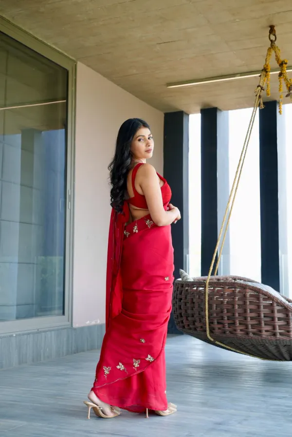 Red_Shaded_Mul_Silk_Handwork_Designer_Saree