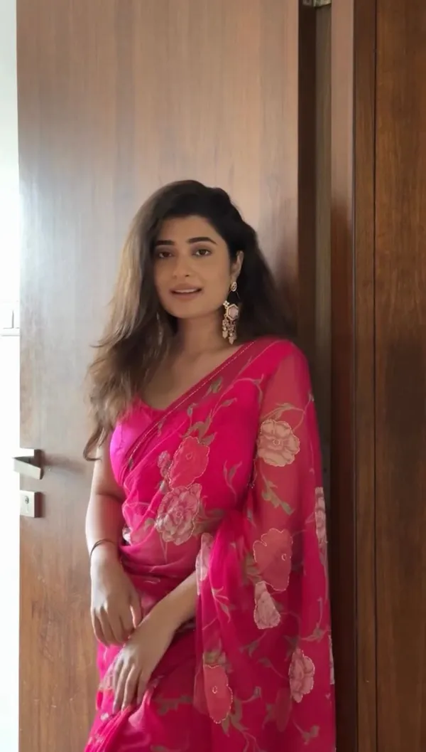 Pink_Organza_Motiwork_Embroidered_Saree