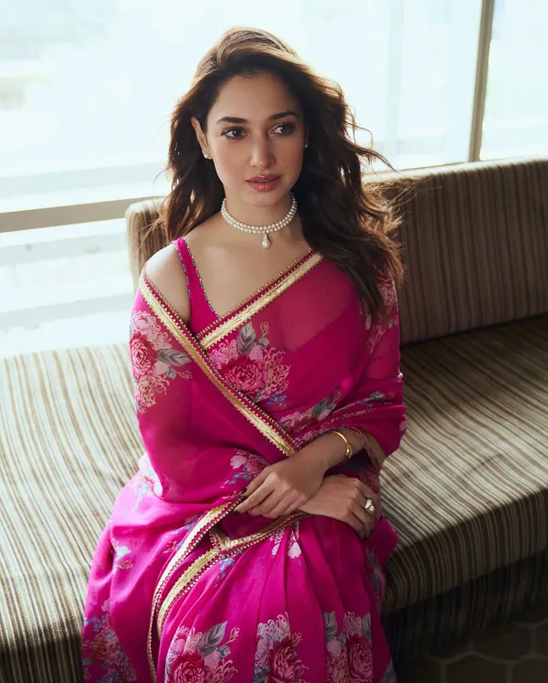 Pink_Smooth_Georgette_Silk_Floral_Printed_Saree
