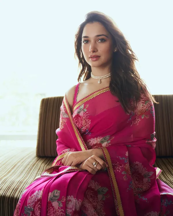 Pink_Smooth_Georgette_Silk_Floral_Printed_Saree