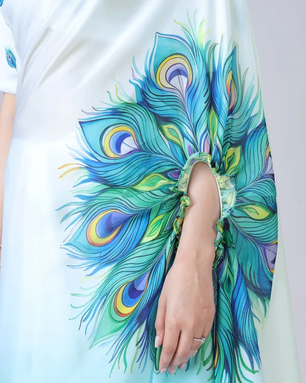 Teal_Trendy_Free-Hand_Peacock_Feather_Print_Saree