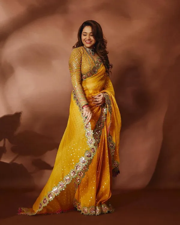 Mustard_Heavy_Mirror_Embroidered_Saree