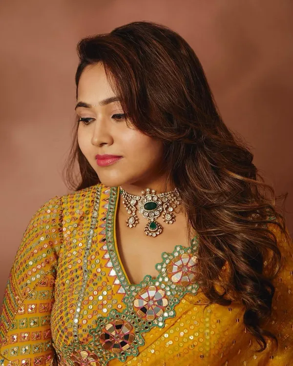 Mustard_Heavy_Mirror_Embroidered_Saree