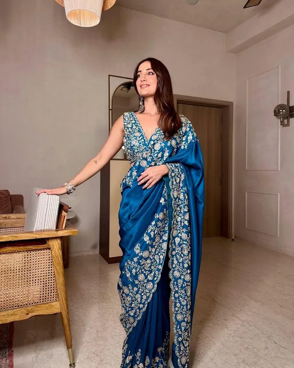 Blue_Classic_Embroidered_Designer_Saree