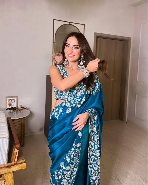 Blue_Classic_Embroidered_Designer_Saree