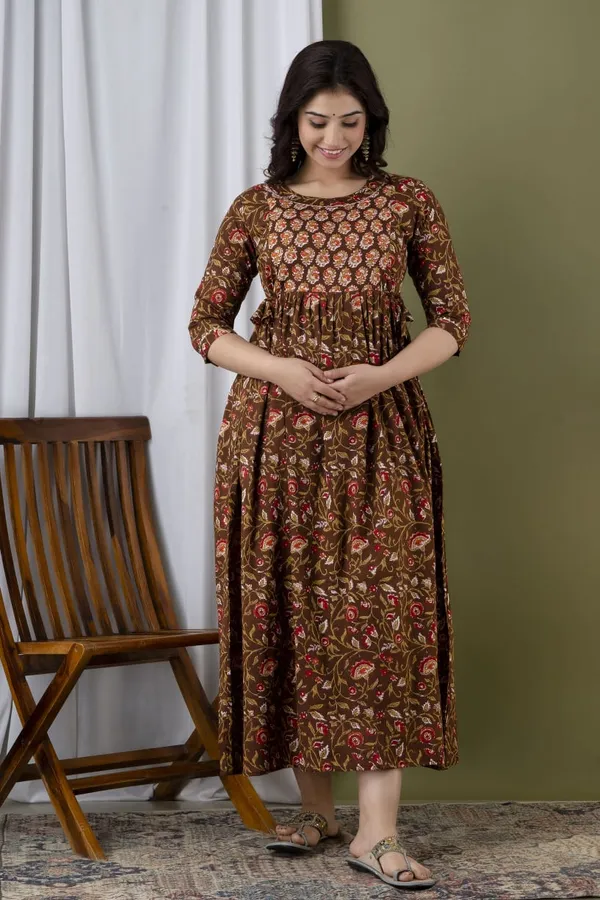 Black_fly_brown_Cotton_Printed_Maternity_And_Feeding_Kurti_Combo_Of_2