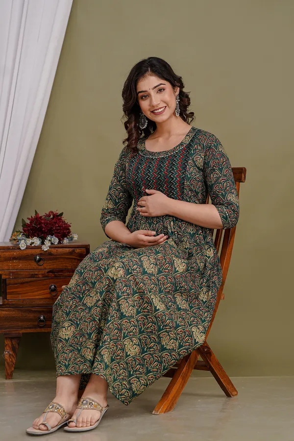 Black_fly_deep_Cotton_Printed_Maternity_And_Feeding_Kurti__Combo_Of_2