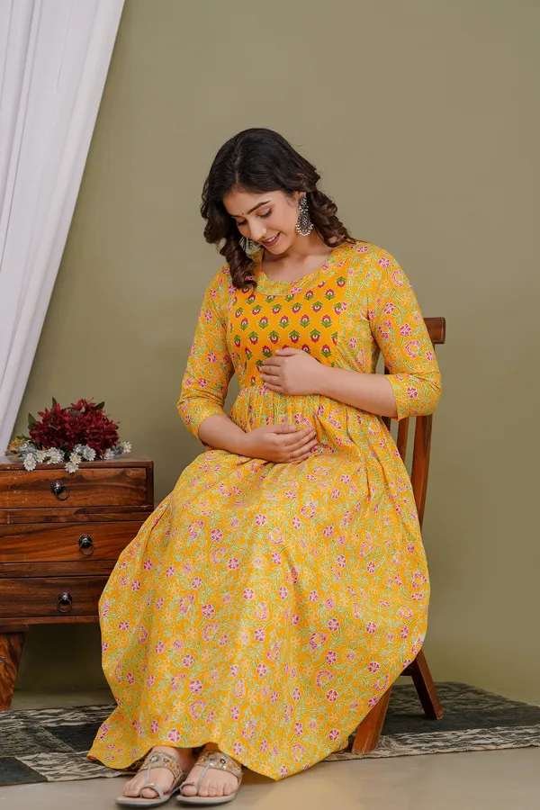 Black_fly_yellow_Cotton_Printed_Maternity_And_Feeding_Kurti_Combo_Of_2