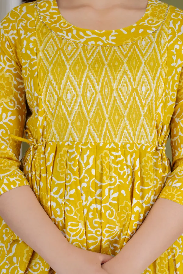 Black_fly_zikzaking_Cotton_Printed_Maternity_And_Feeding_Kurti__Combo_Of_2