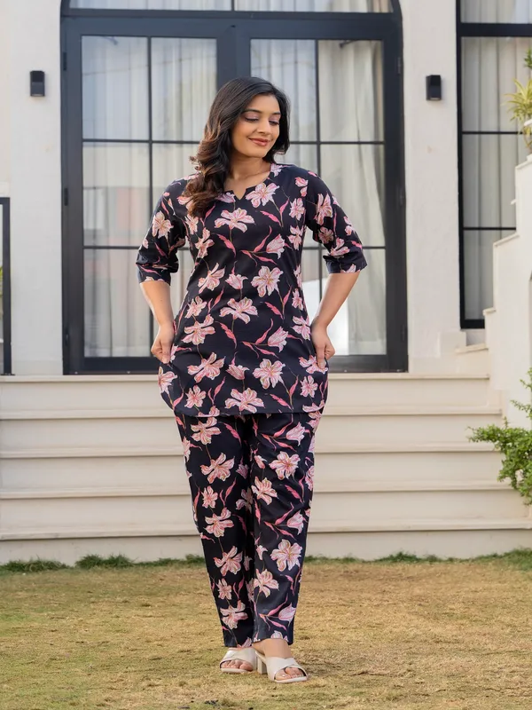 Dark_blue_white_flower_cotton_printed_cord_set