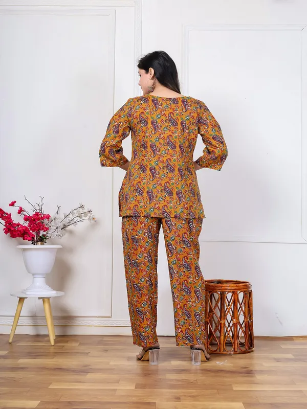 Musterd_carry_Rayon_cord_set