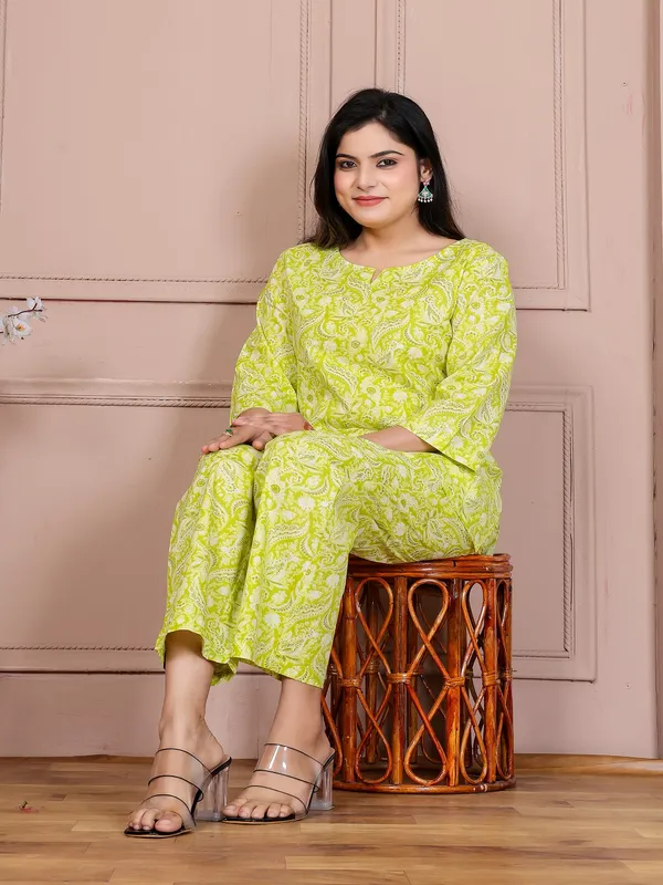 Parrot_green_snck_cotton_cord_set