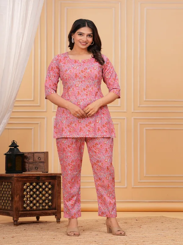 Pink_reedam_feeding_cord_set