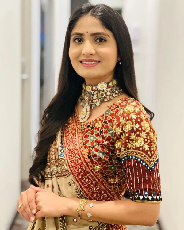 Cream_Lehngha_Choli_With_Mirror_Work_And_Attached_Maroon_Dupatta_With__Blouse_Piece